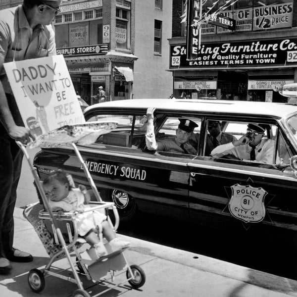William Edwin Jones pushes his infant daughter Renee through downtown Memphis during a protest on Main St.— a father’s love wrapped in activism. In this simple act, Withers captured a generation fighting for rights they hoped their children would never have to.